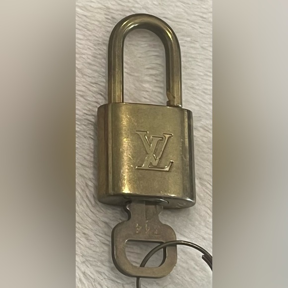 Louis Vuitton padlock and key - Picture 5 of 7